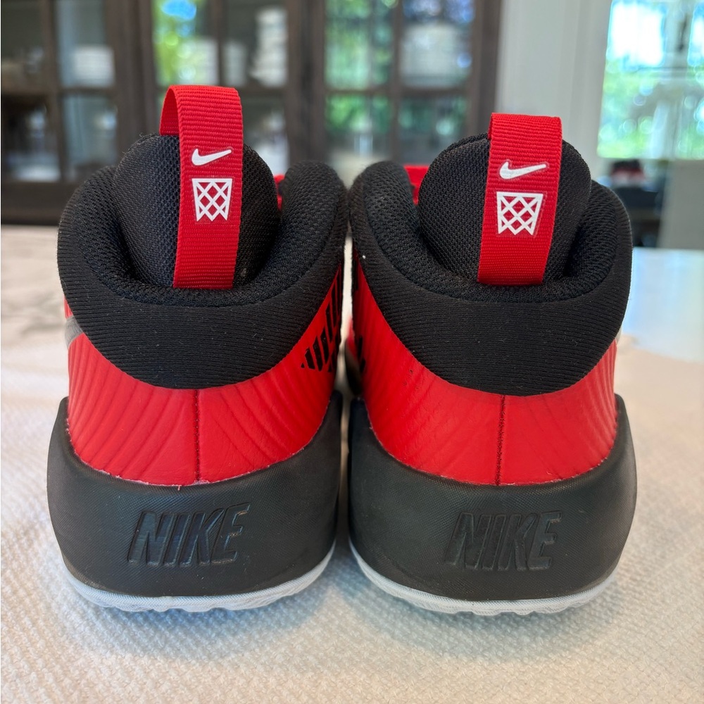 Kids Nike Team Hustle D9 GS 'University Red' basketball shoes - Picture 6 of 9